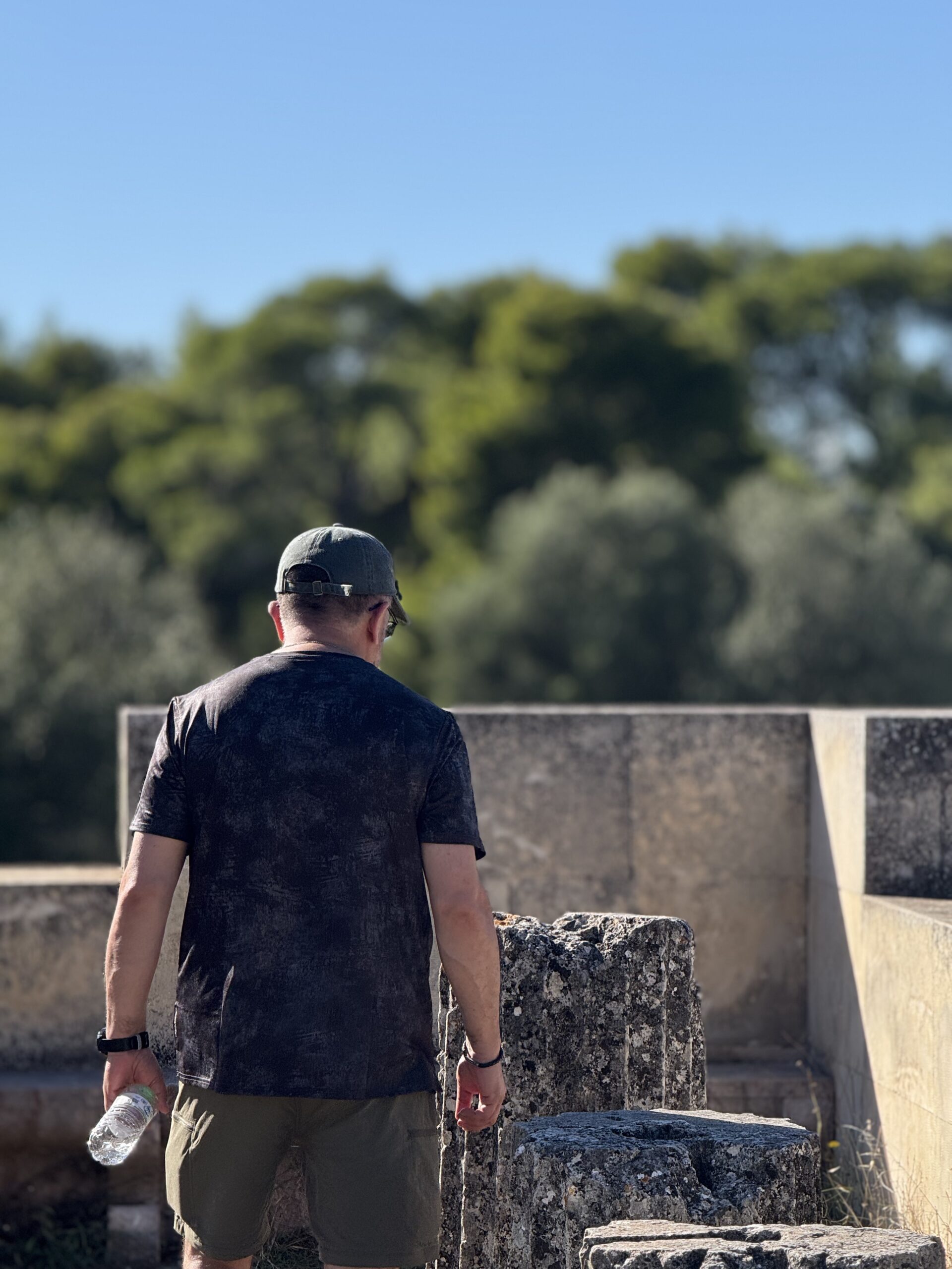 Arquitectura de Asclepio, Acústica de Policleto el Joven, Catarsis emocional, Peripato cultural, Curaduría de viajes, Bienestar integral antiguo.